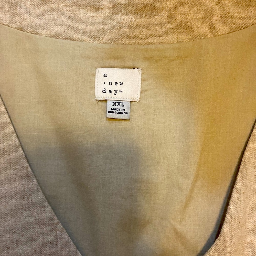 Never Worn - Women’s Size XXL Khaki Vest from a new day - Picture 4 of 7